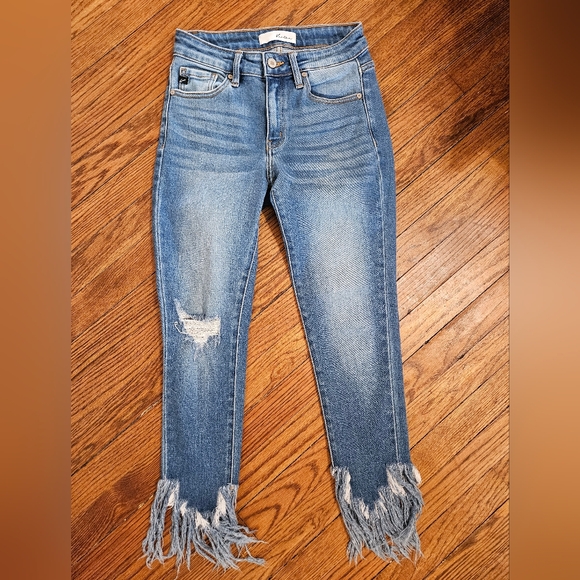 NWOT Kancan Womens Distressed Frayed Capris Size 5/26 Lightwash Kancan Jeans - Picture 4 of 6